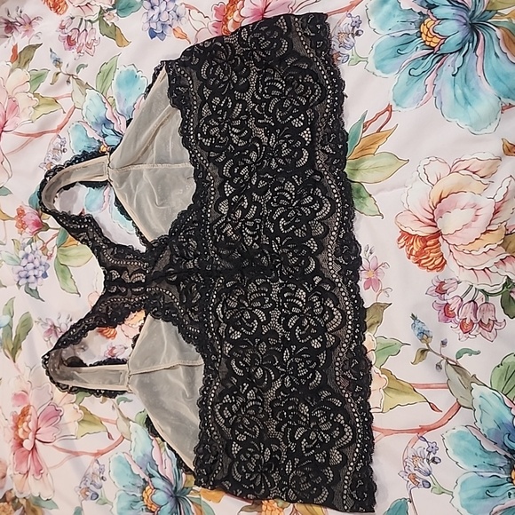 TORRID - Bundle of 3 Beautiful and Elegant Black Lace Bralettes. - Picture 4 of 12